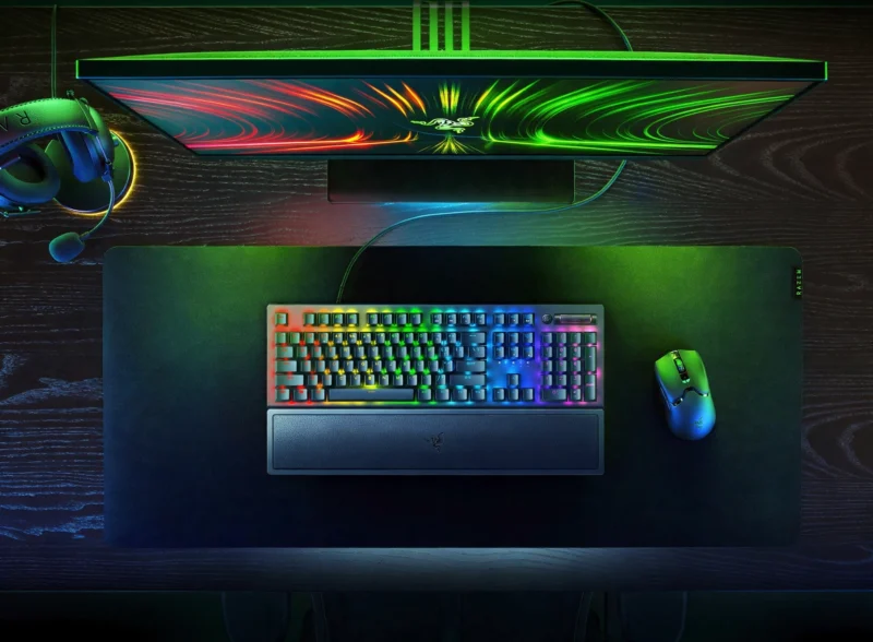 Black Widow V3 Mechanical Gaming Keyboard – 104 Keys, Green Switches, RGB Backlight & Wrist Rest